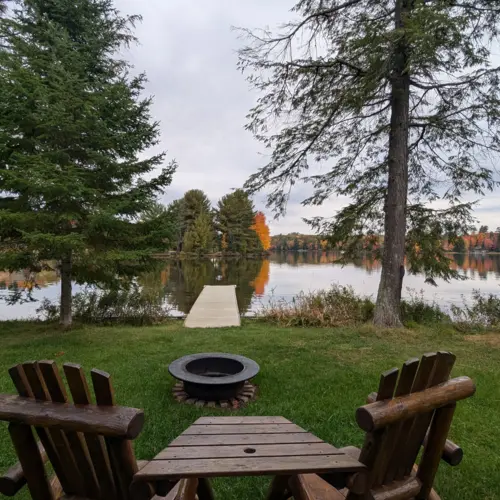 Nuestra casa a orillas del lago ofrece instalaciones exteriores de primera calidad, con una combinación perfecta de aventura y relajación para todas las edades en Wisconsin.